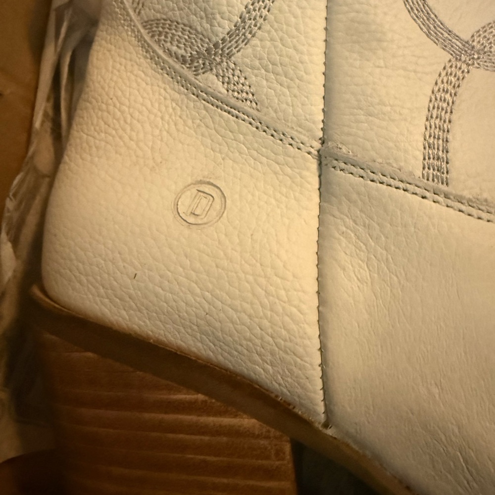 New in Box Dingo 1969 High Cotton Leather Western Cowgirl Boots — White Size 9 - Picture 9 of 16
